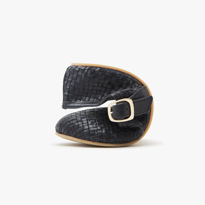 The Intreccio Mary Jane Color barefoot flat Black in a white background 2
