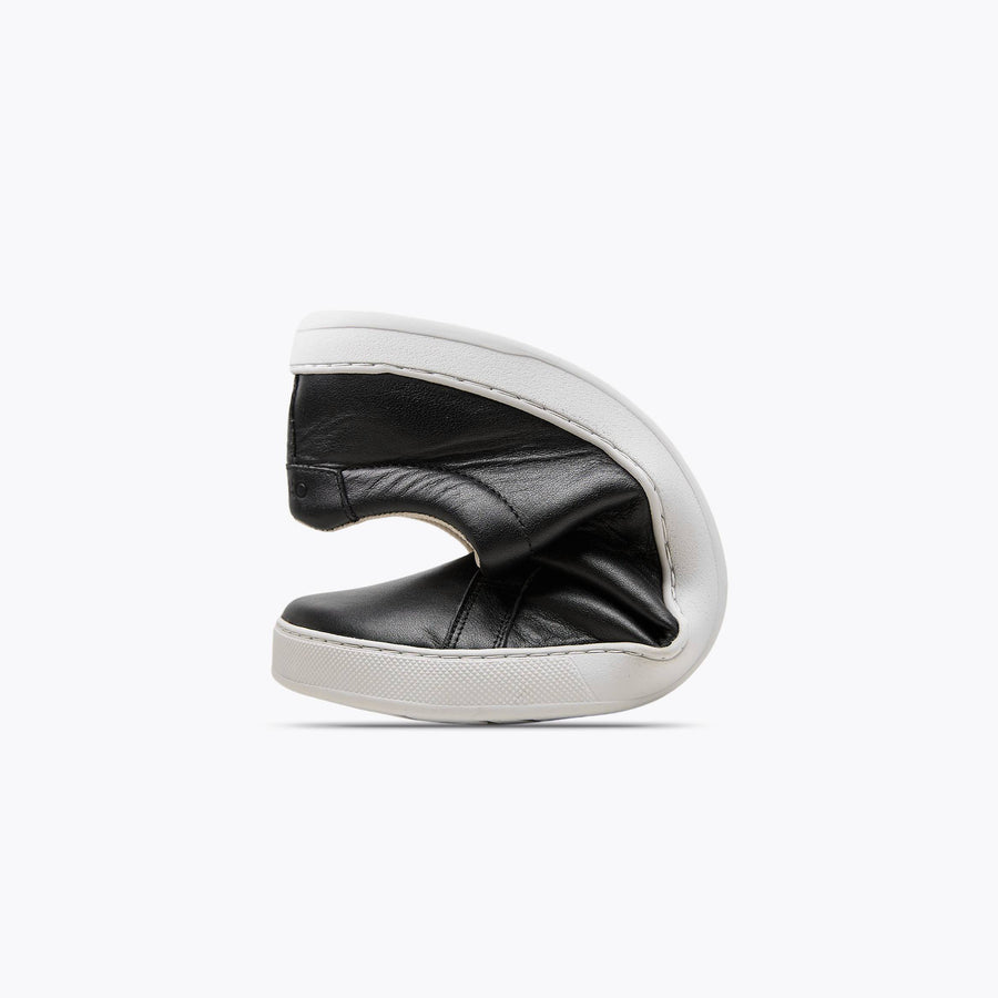 The Women's Everyday Sneaker in black natural leather - Origo barefoot shoes