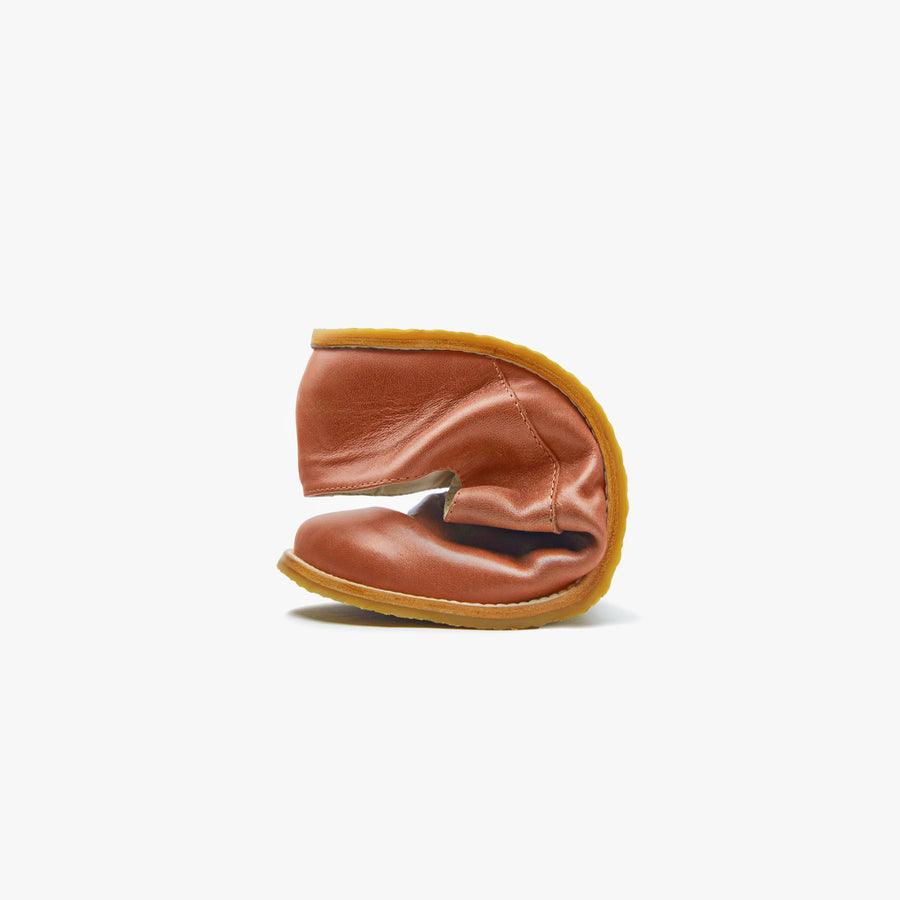 Origo Men's Derby, Cinnamon - flexible sole bending