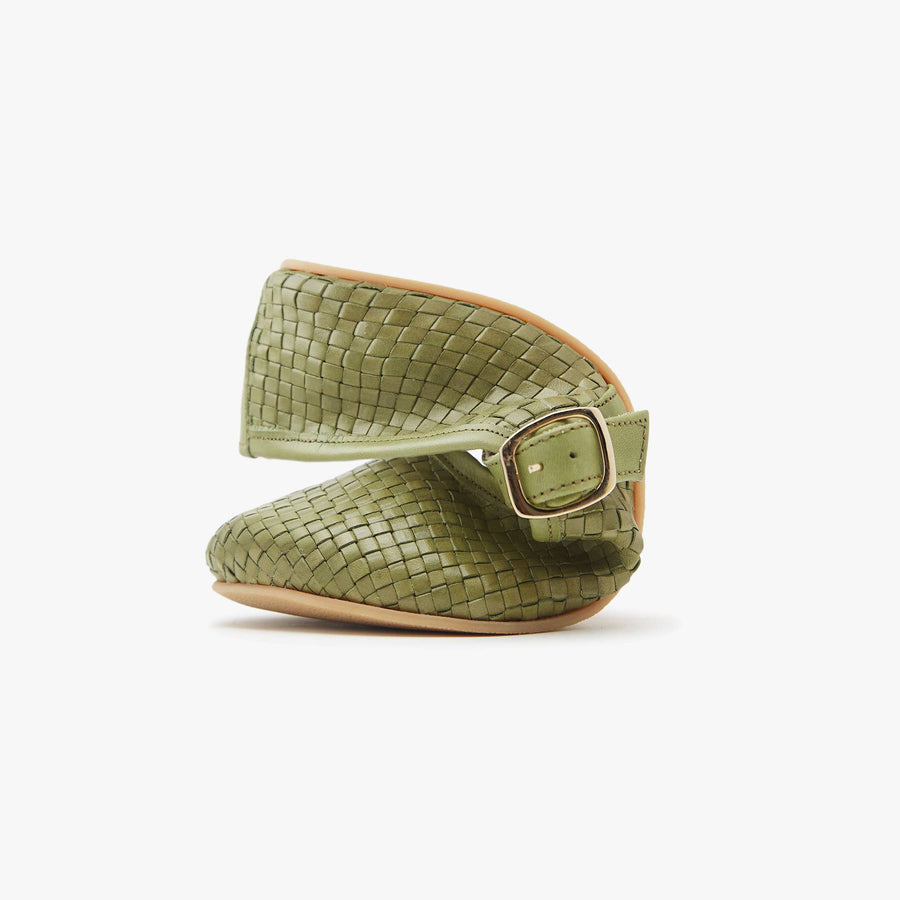 The Intreccio Mary Jane Color barefoot flat Light Olive in a white background 5