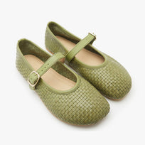 The Intreccio Mary Jane Color barefoot flat Light Olive in a white background 2
