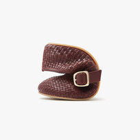 The Intreccio Mary Jane Color barefoot flat Burgundy in a white background 5