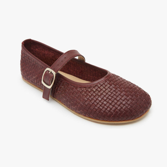 The Intreccio Mary Jane Color barefoot flat Burgundy in a white background 1