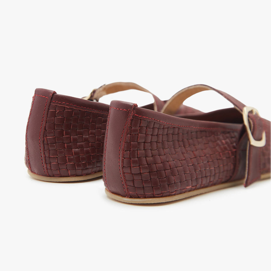The Intreccio Mary Jane Color barefoot flat Burgundy in a white background 3