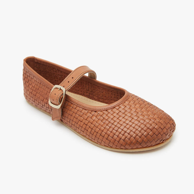 The Intreccio Mary Jane Color barefoot flat Caramel in a white background 1