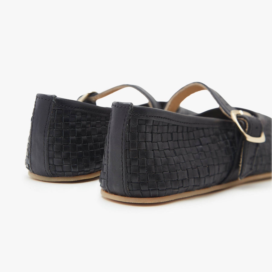 The Intreccio Mary Jane Color barefoot flat Black in a white background 5